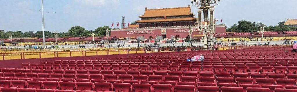 这下除了工作人员，全国都知道了！阅兵的座椅不是一个一个拆的